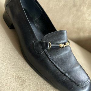Women’s Capezio SZ 8.5M Black Genuine Leather Loafer Sq. Toe Gold Link Trim EUC